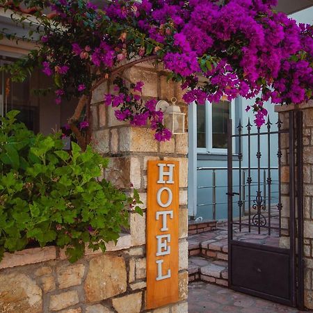 Rondos Hotel Himare Buitenkant foto