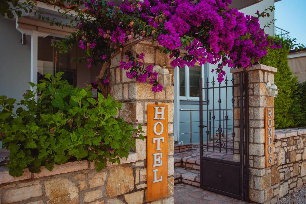 Rondos Hotel Himare Buitenkant foto