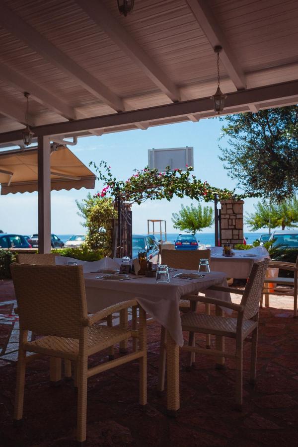 Rondos Hotel Himare Buitenkant foto