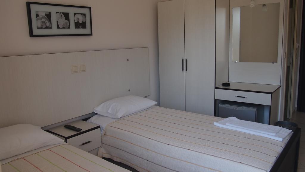 Rondos Hotel Himare Buitenkant foto