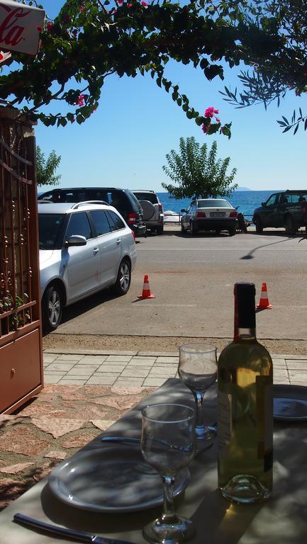Rondos Hotel Himare Buitenkant foto