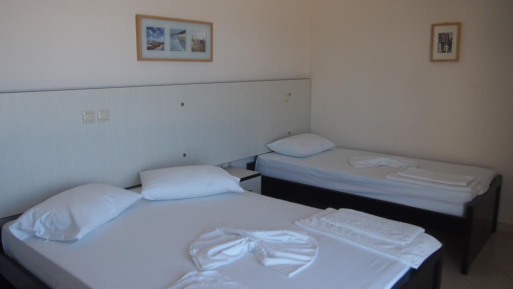 Rondos Hotel Himare Buitenkant foto