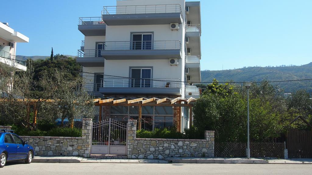 Rondos Hotel Himare Buitenkant foto