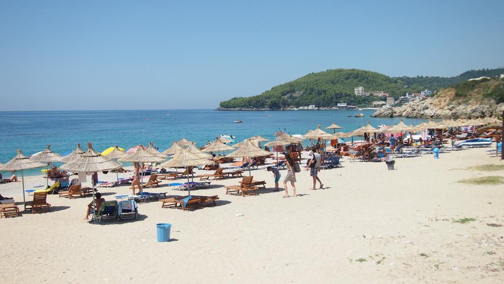 Rondos Hotel Himare Buitenkant foto