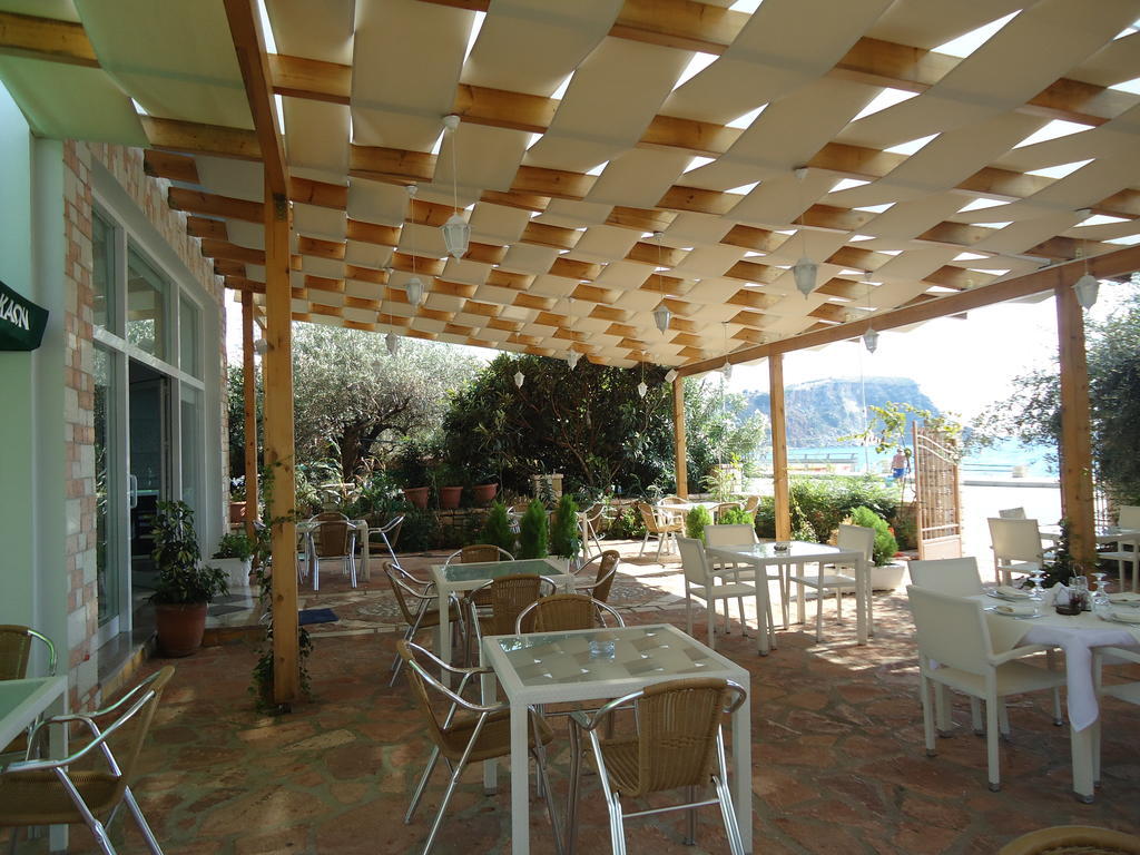 Rondos Hotel Himare Buitenkant foto