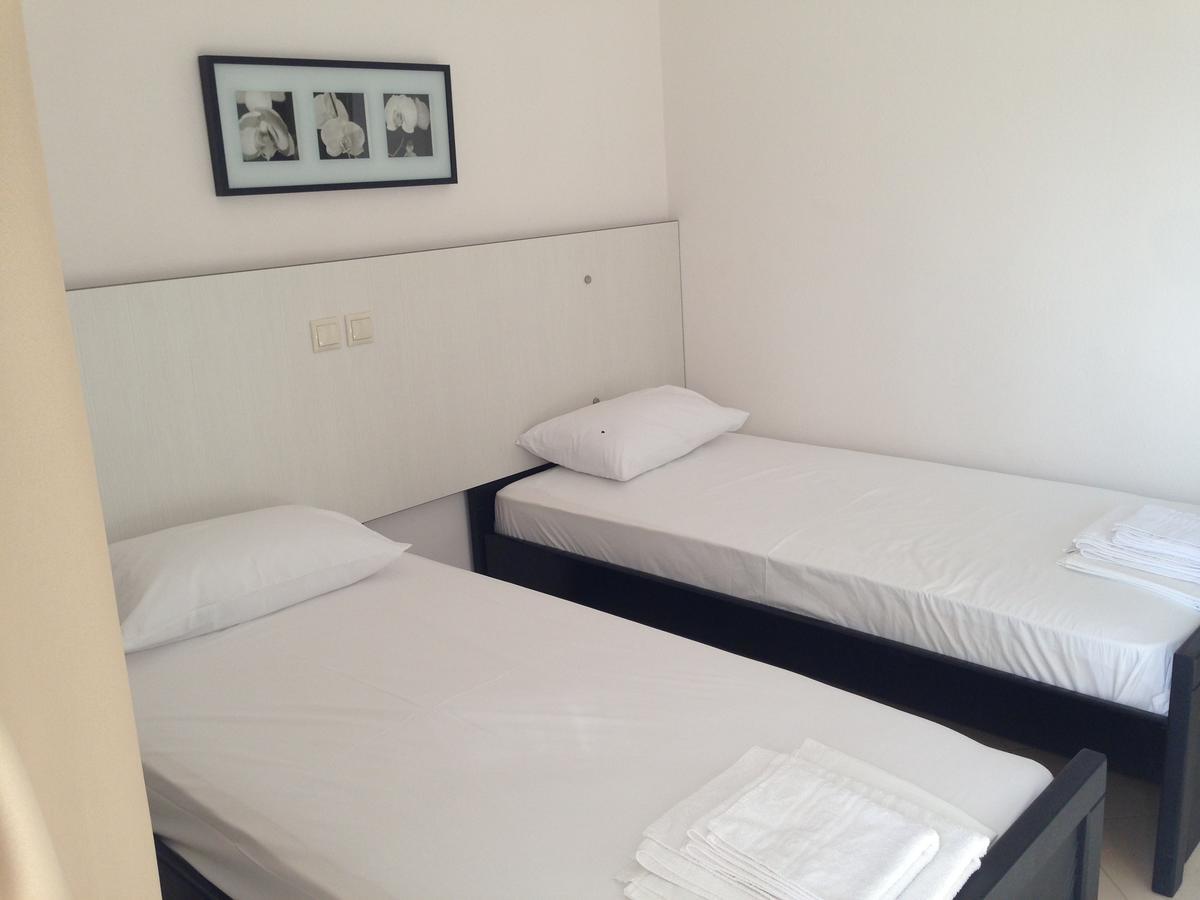 Rondos Hotel Himare Buitenkant foto