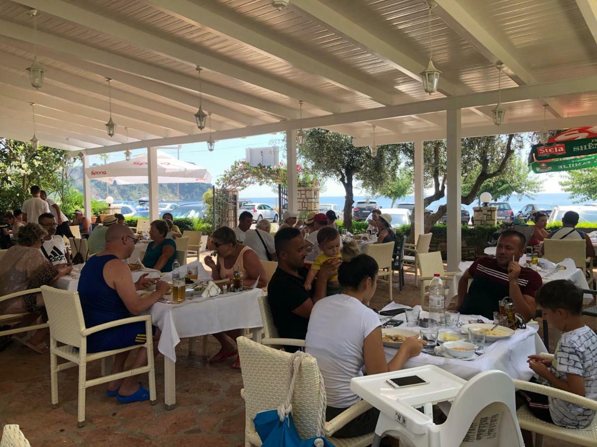 Rondos Hotel Himare Buitenkant foto