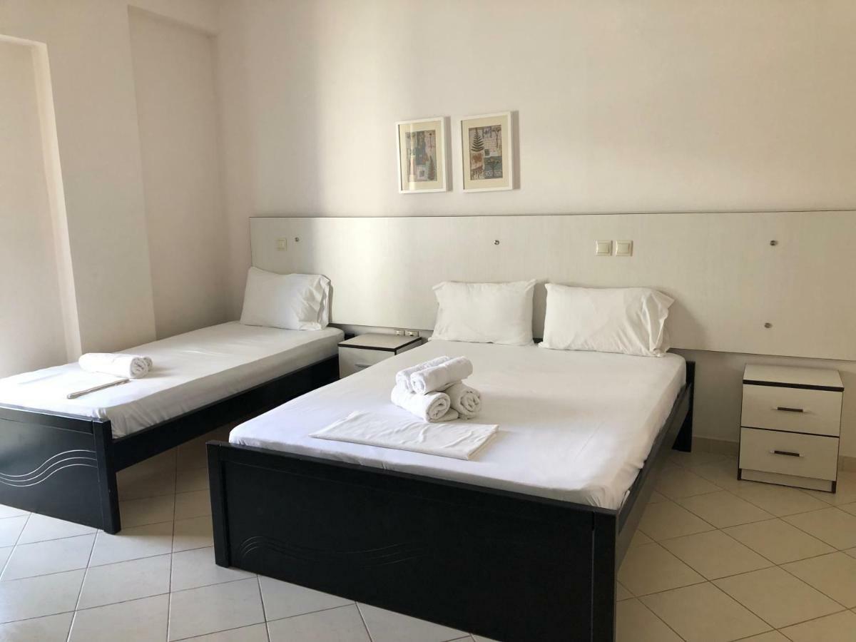 Rondos Hotel Himare Buitenkant foto