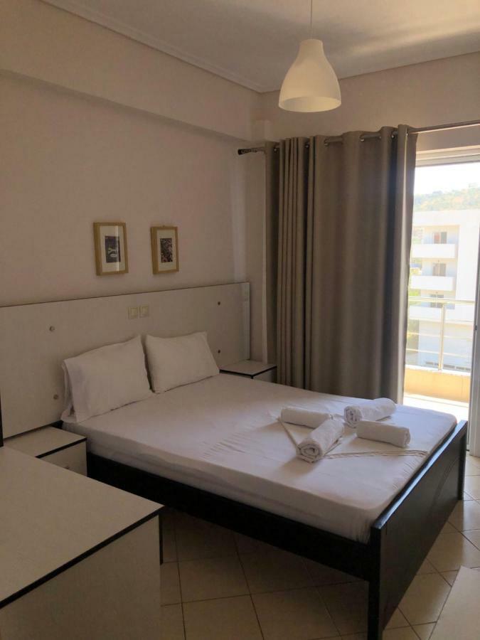 Rondos Hotel Himare Buitenkant foto